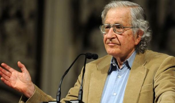 چامسکی خواستار شکستن احکام قضایی شاعران و نویسندگان ایرانی شد