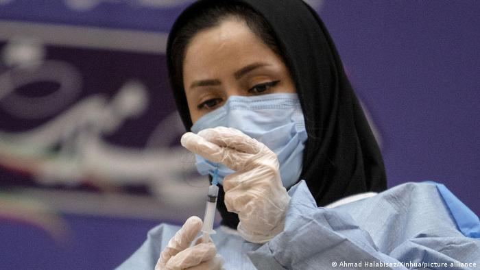 گمرک و هلال احمر ایران از هرگونه اطلاع‌رسانی درباره واکسن‌های وارداتی منع شدند